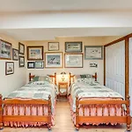 Charming Apartment With Yard And Beautiful Gardens!