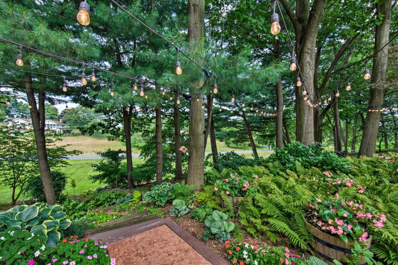 Charming With Yard And Beautiful Gardens! Manheim